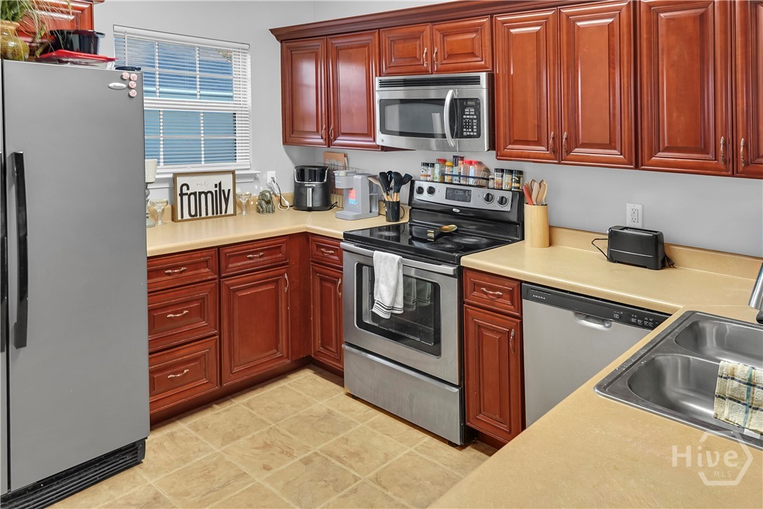 514 Azalea Street Hinesville, GA 31313 - Photo 9 of 24 Kitchen