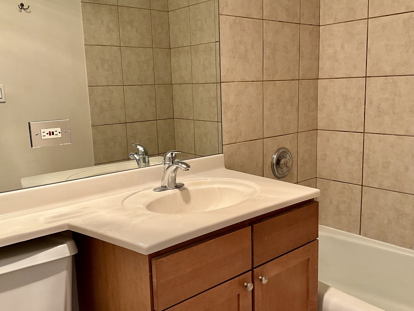 655 West Irving Park Road, Unit 5008 Chicago, IL 60613 - Photo 13 of 37
