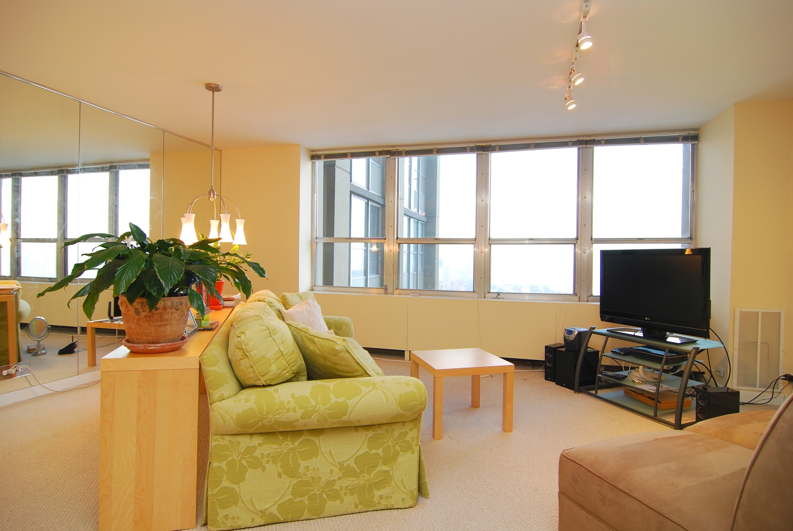 655 West Irving Park Road, Unit 5008 Chicago, IL 60613 - Photo 3 of 37