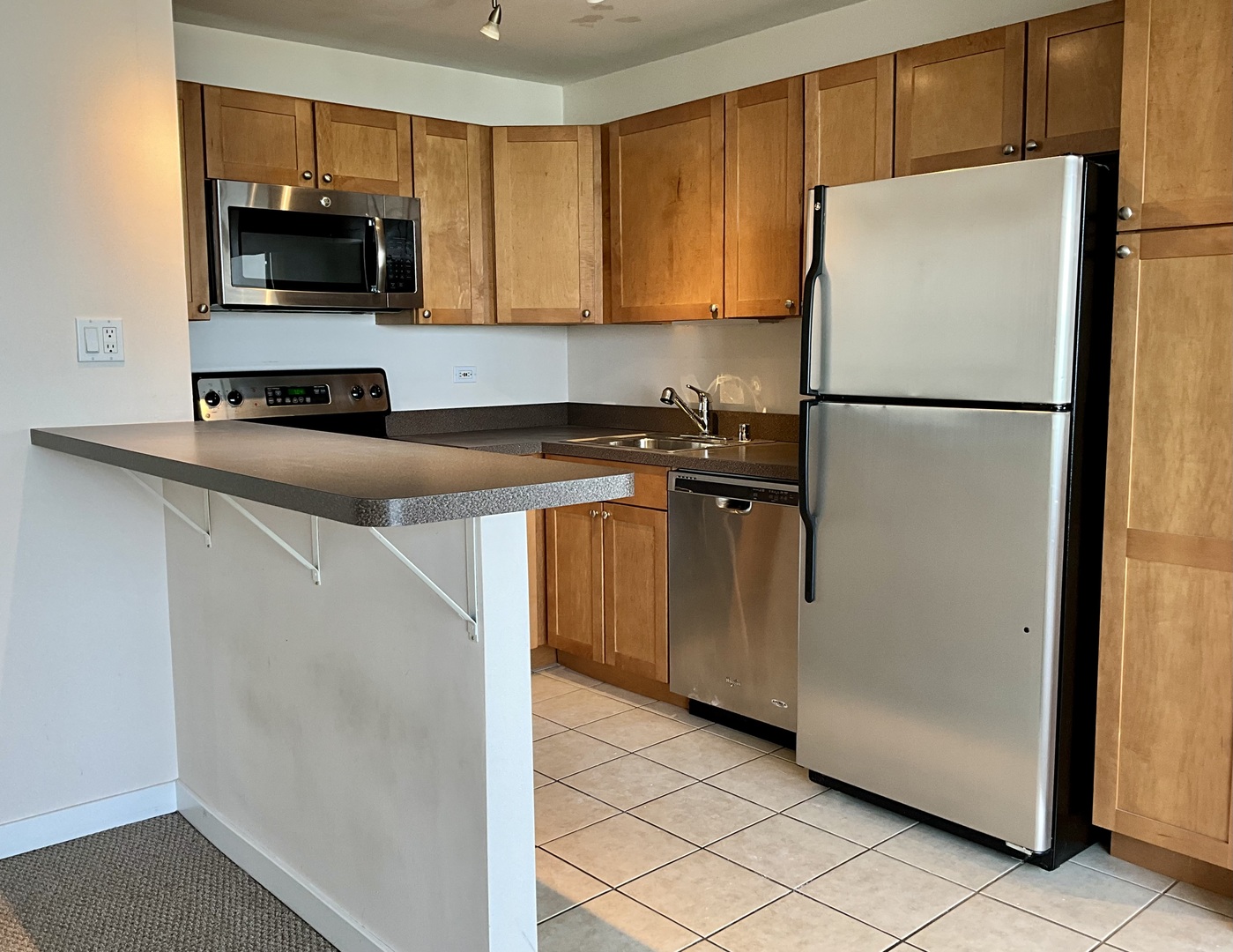 655 West Irving Park Road, Unit 5008 Chicago, IL 60613 - Photo 6 of 37