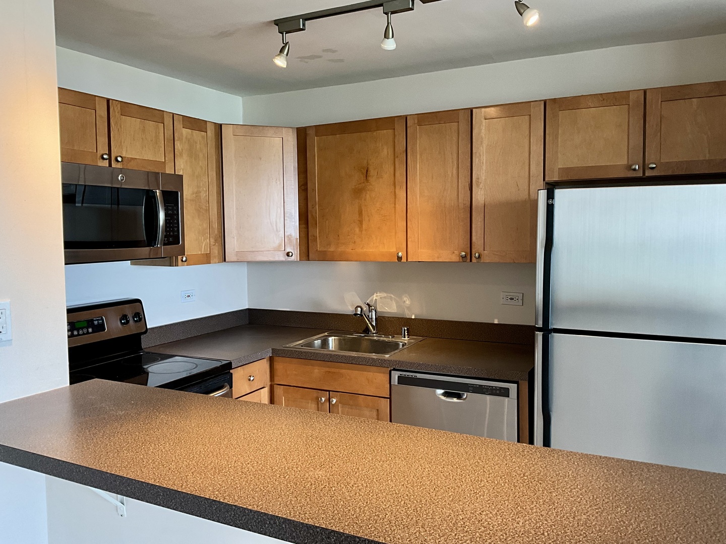 655 West Irving Park Road, Unit 5008 Chicago, IL 60613 - Photo 9 of 37