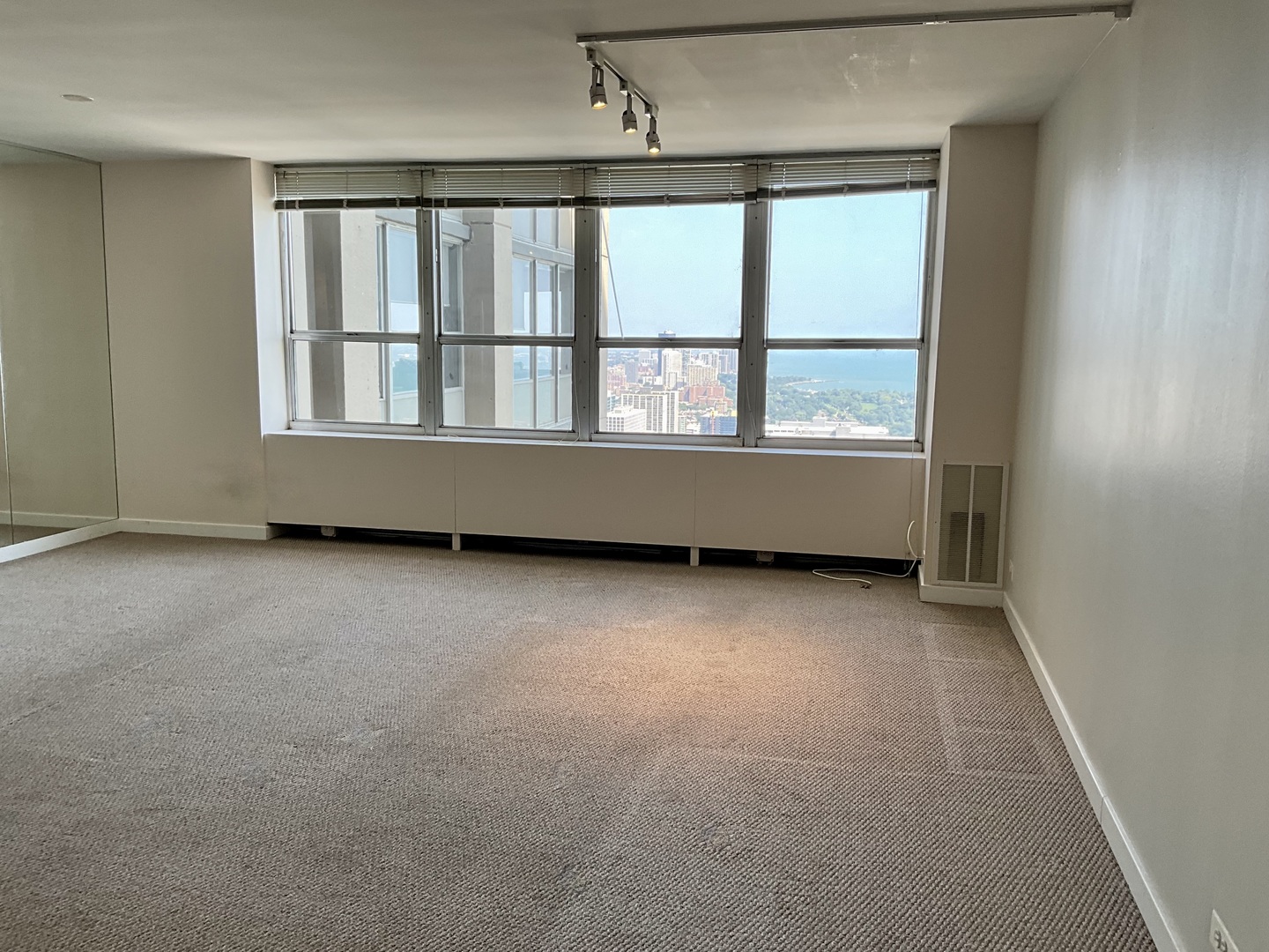 655 West Irving Park Road, Unit 5008 Chicago, IL 60613 - Photo 10 of 37