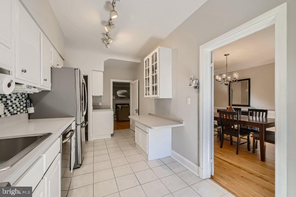 221 Dunkirk Road Baltimore, MD 21212 - Photo 11 of 32 Kitchen with stainless appliances.