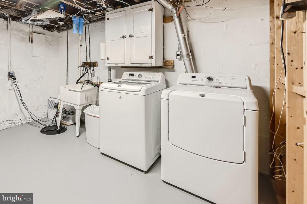 221 Dunkirk Road Baltimore, MD 21212 - Photo 29 of 32 Utility room with washer and dryer
