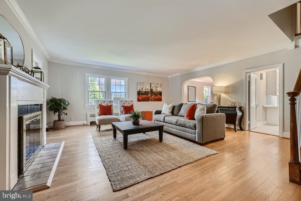 221 Dunkirk Road Baltimore, MD 21212 - Photo 4 of 32 Living Room with gas fireplace.