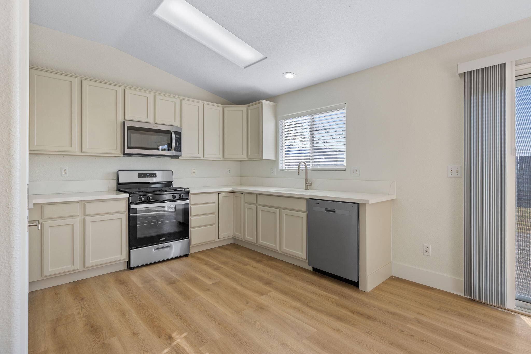 1459 Chimney Way Lemoore, CA 93245 - Photo 10 of 23 14-web-or-mls-713A9957