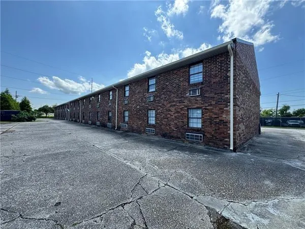 $875 | 8415 Airline Drive, Unit B10, Metairie, LA 70003