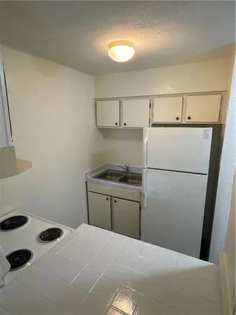 $875 | 8415 Airline Drive, Unit B10, Metairie, LA 70003