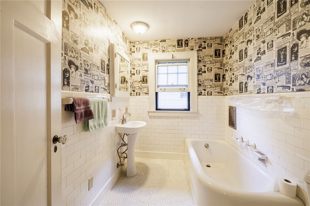 336 Canterbury Road Rochester, NY 14607 - Photo 6 of 23