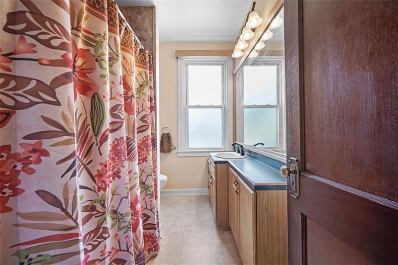 508 Cascade Road Pittsburgh, PA 15221 - Photo 21 of 37 a bathroom with a sink and mirror with bathtub