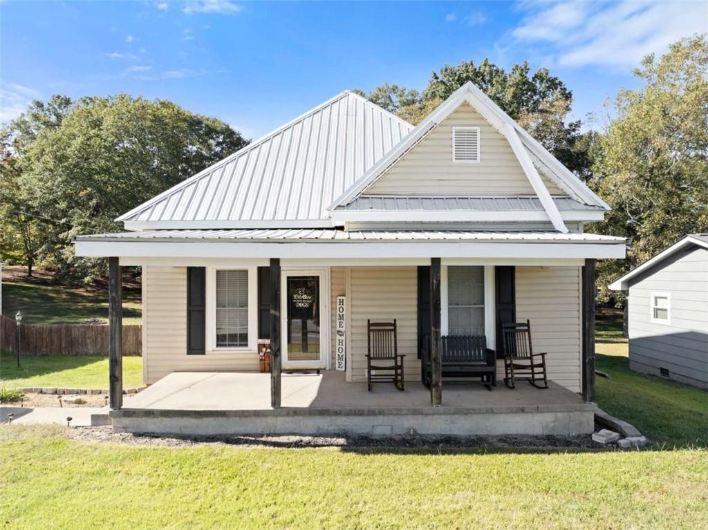 a view of a house with entertaining space