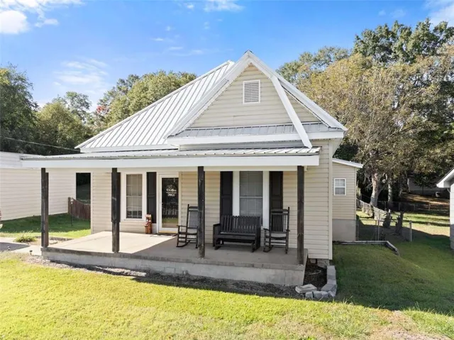a view of a house with entertaining space
