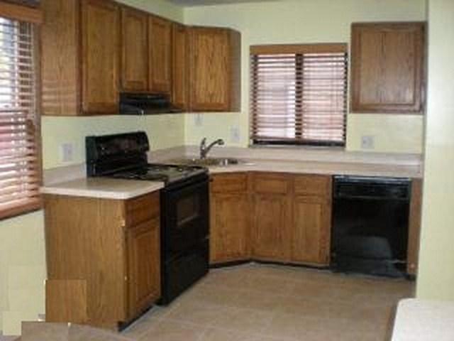 1976 Prestwick Road Grosse Pointe, MI 48236 - Photo 4 of 10 31078238-3.JPG
