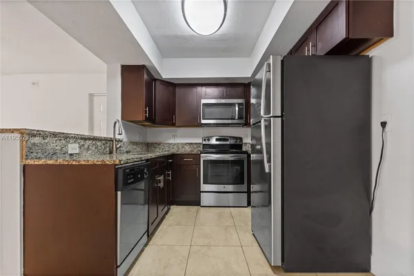 $2,050 | 5530 Northwest 61st Street, Unit 302, Coconut Creek, FL 33073