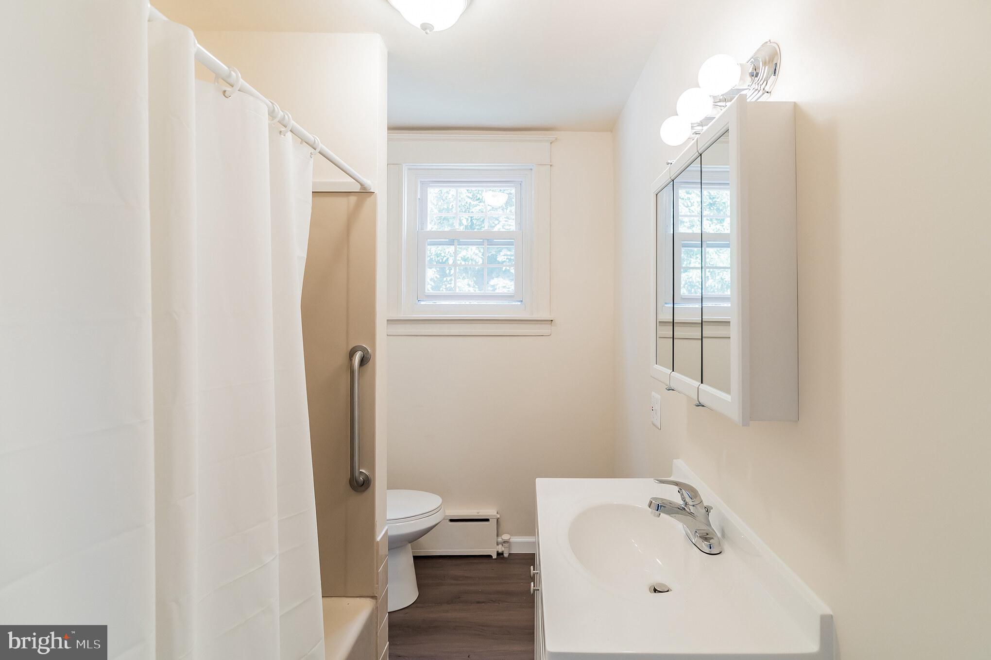 621 Arbor Road Cheltenham, PA 19012 - Photo 28 of 35 Full Bathroom
