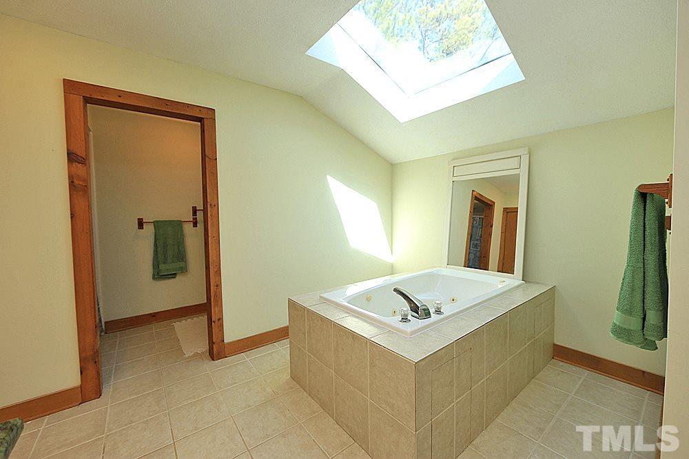 11716 Appaloosa Run East Raleigh, NC 27613 - Photo 14 of 30 Oversized whirlpool tub.