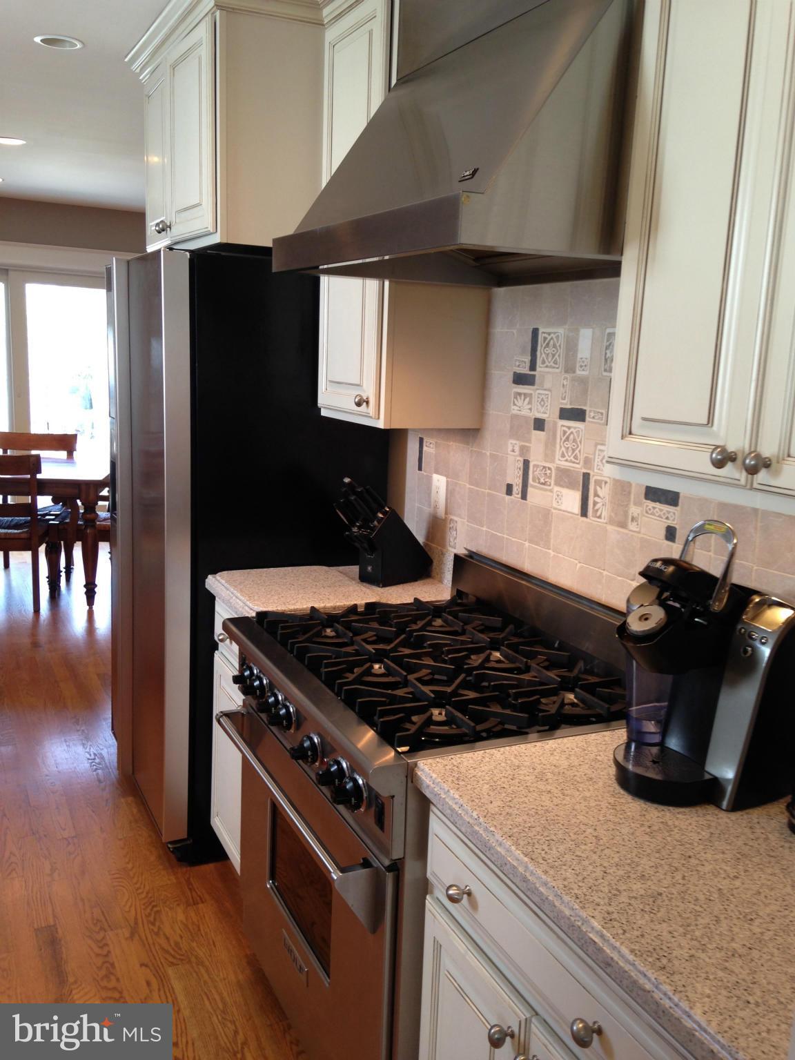 904 Ridgewood Street Annapolis, MD 21401 - Photo 7 of 29 Kitchen