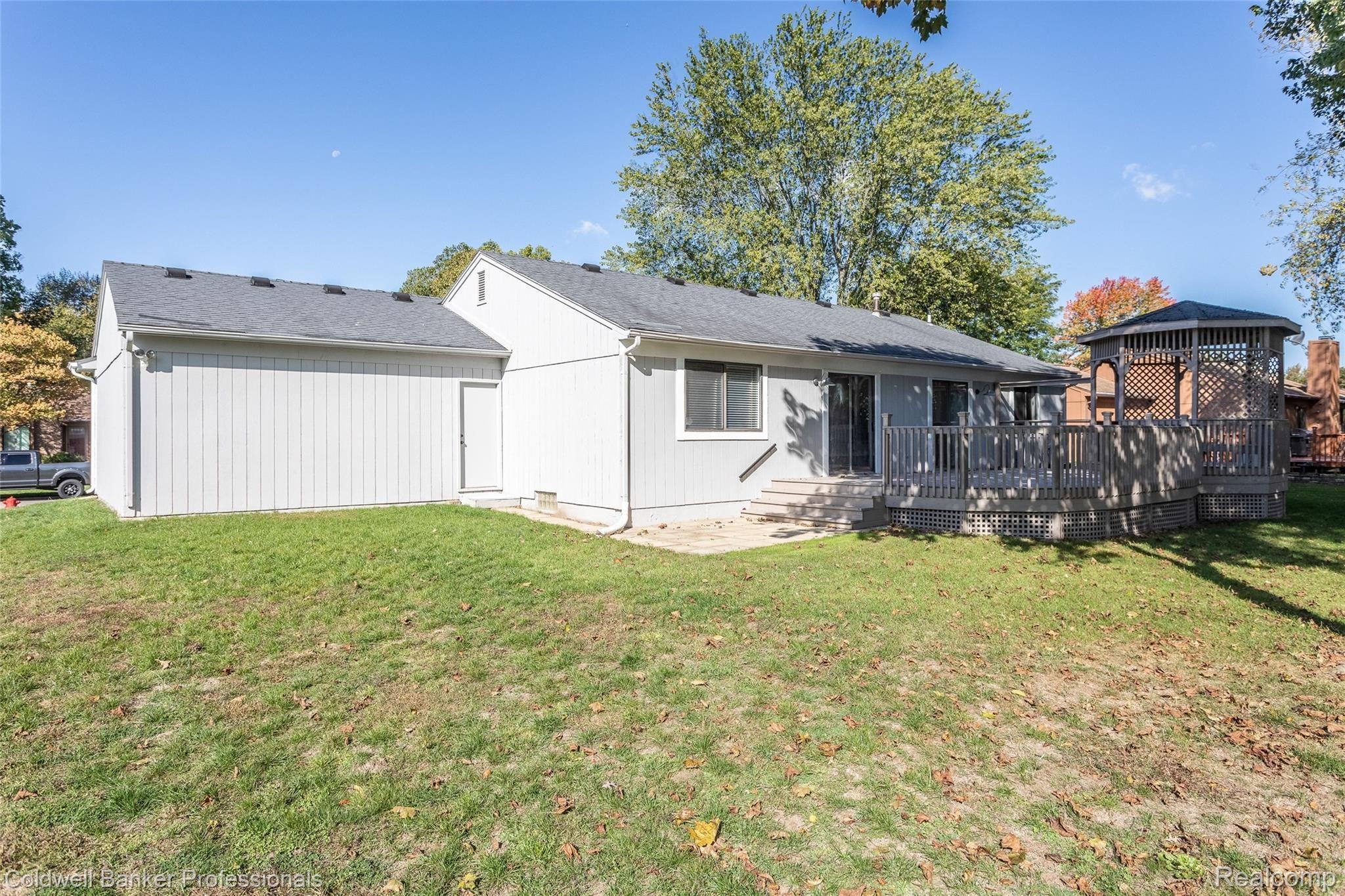 652 Ridge Road Walled Lake, MI 48390 - Photo 27 of 31 Ridge Rd-24.jpg