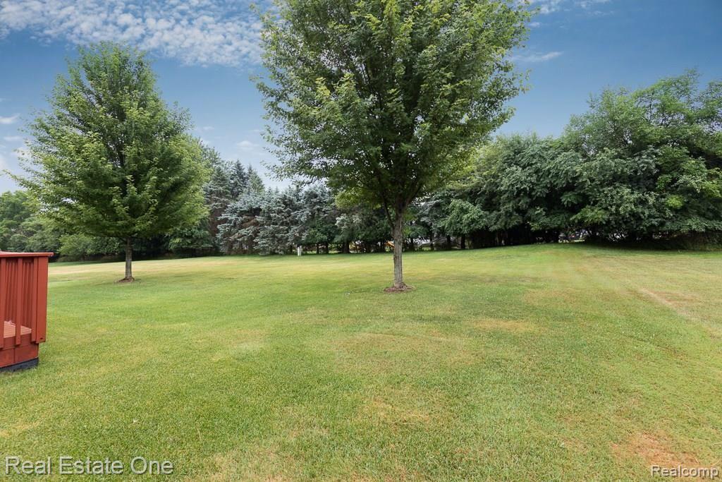 2425 Rancroft Beat Rochester Hills, MI 48306 - Photo 2 of 32