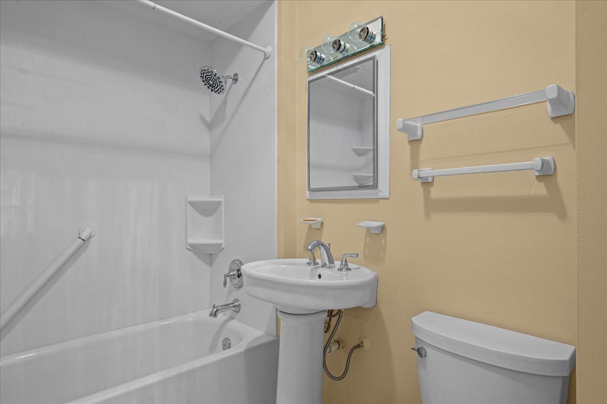 1211 Griffith Road Lake Forest, IL 60045 - Photo 11 of 15 a bathroom with a sink a toilet and shower