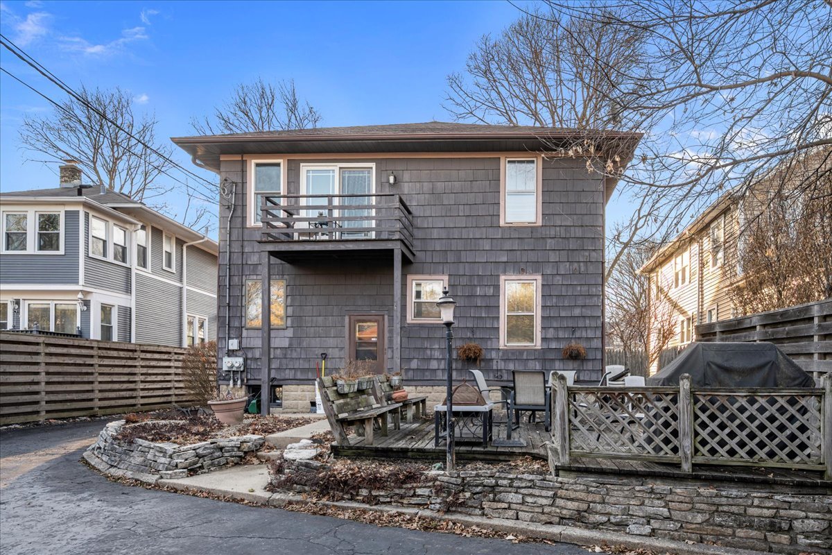 1211 Griffith Road Lake Forest, IL 60045 - Photo 14 of 15 a front view of a house with a yard