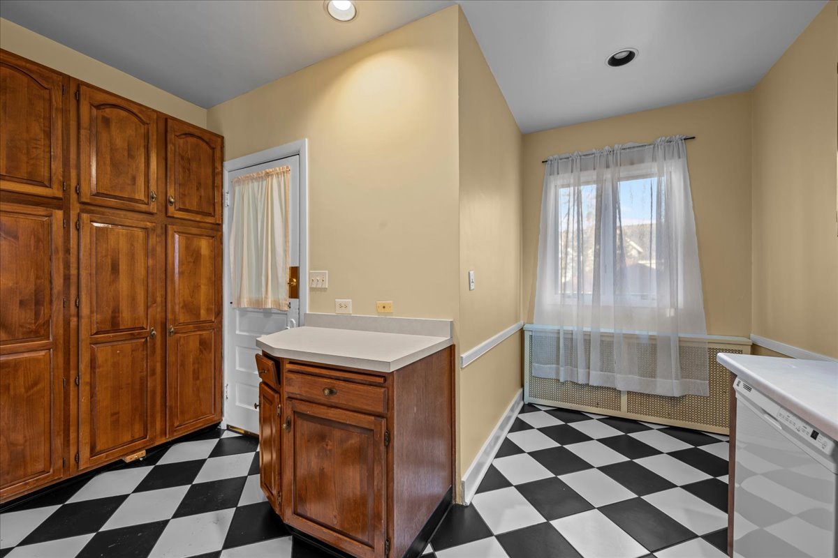 1211 Griffith Road Lake Forest, IL 60045 - Photo 7 of 15 a bathroom with a sink a mirror and a shower