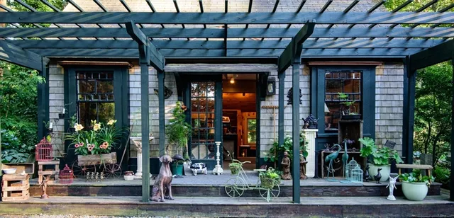 a room with lots of furniture and screen