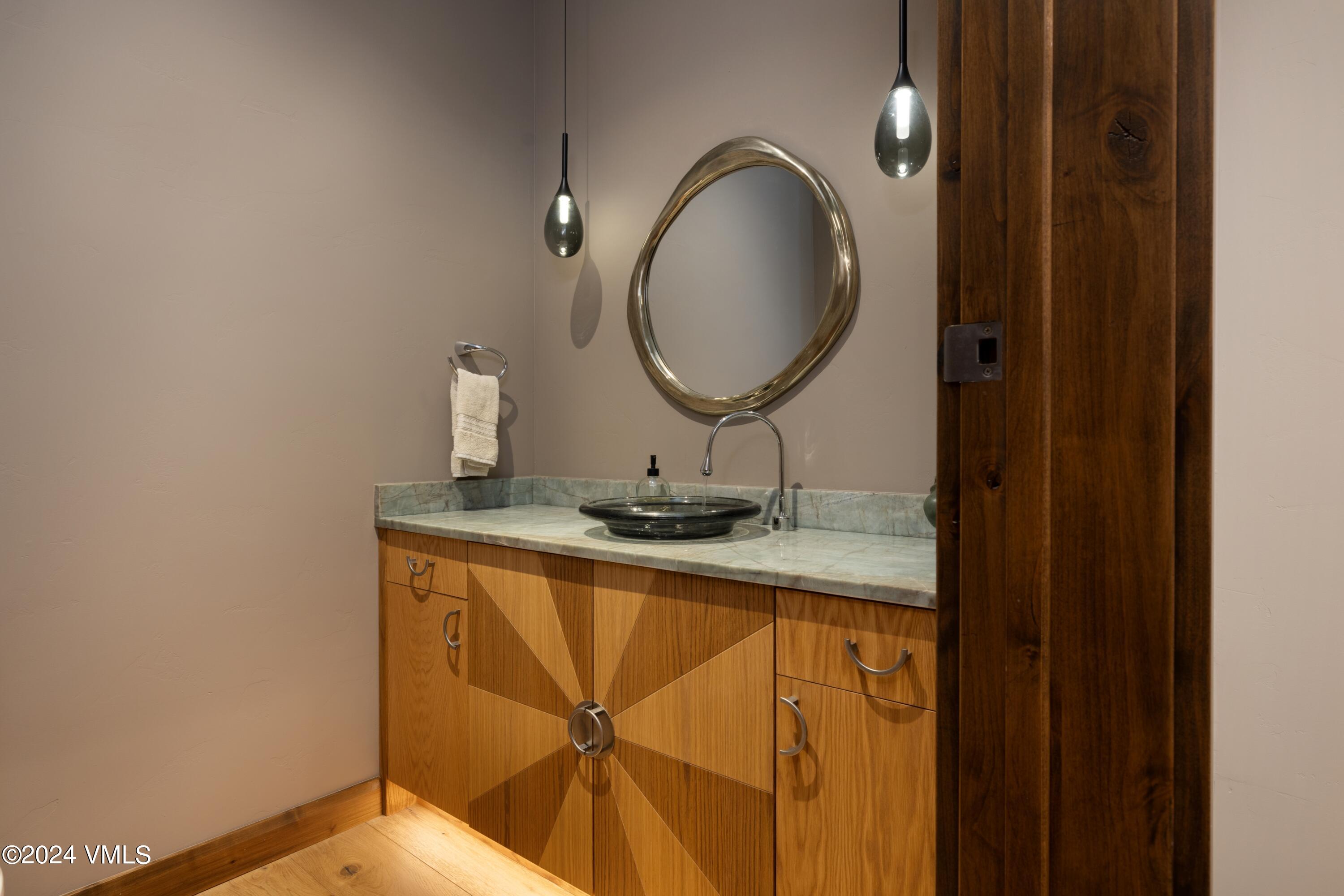 84 Shooting Star Avon, CO 81620 - Photo 23 of 48 16 Powder Room