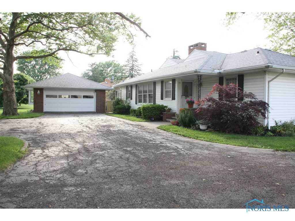 5815 Moline Martin Road Walbridge, OH 43465 - Photo 15 of 17 Exterior Back.