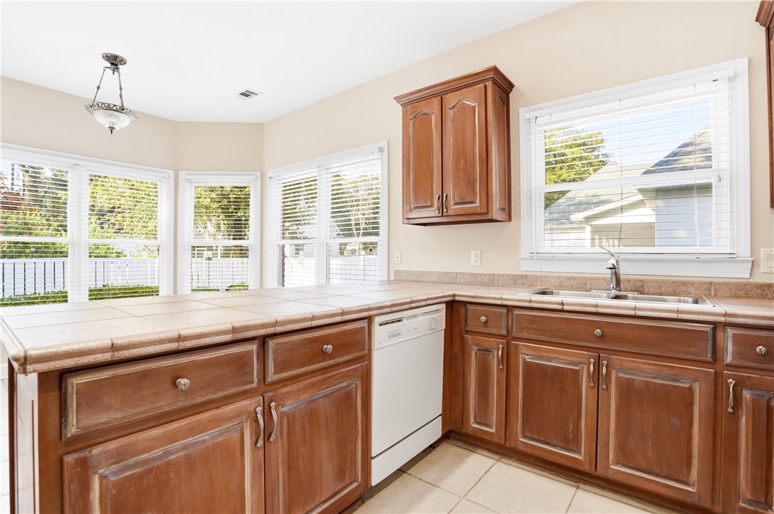 171 West Commons Drive St. Simons Island, GA 31522 - Photo 14 of 39 Kitchen