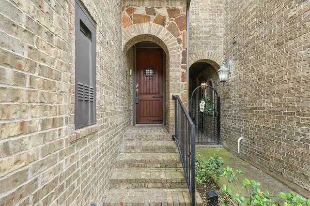 $434,900 | 934 Brook Forest Lane, Euless, TX 76039