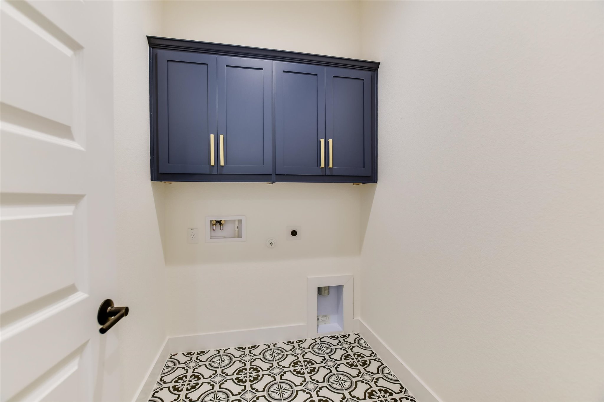 4300 Allenbrook Drive Pflugerville, TX 78660 - Photo 19 of 40 a bathroom with a sink