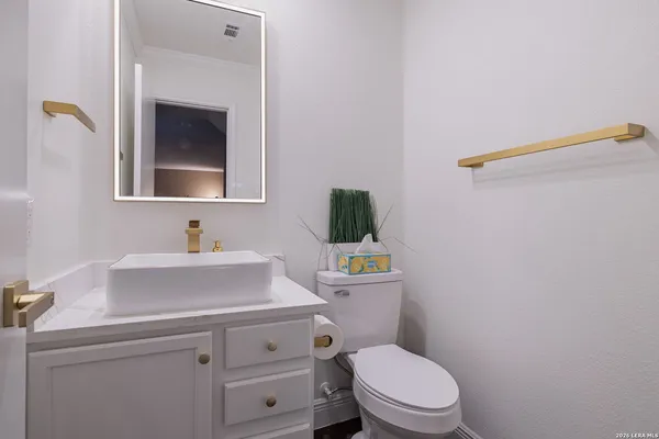 $2,400 | 415 Bluegrass Creek, San Antonio, TX 78253