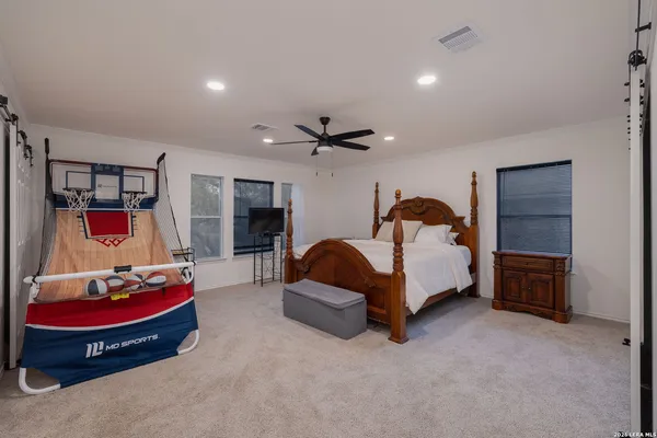 $2,400 | 415 Bluegrass Creek, San Antonio, TX 78253