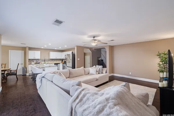 $2,400 | 415 Bluegrass Creek, San Antonio, TX 78253