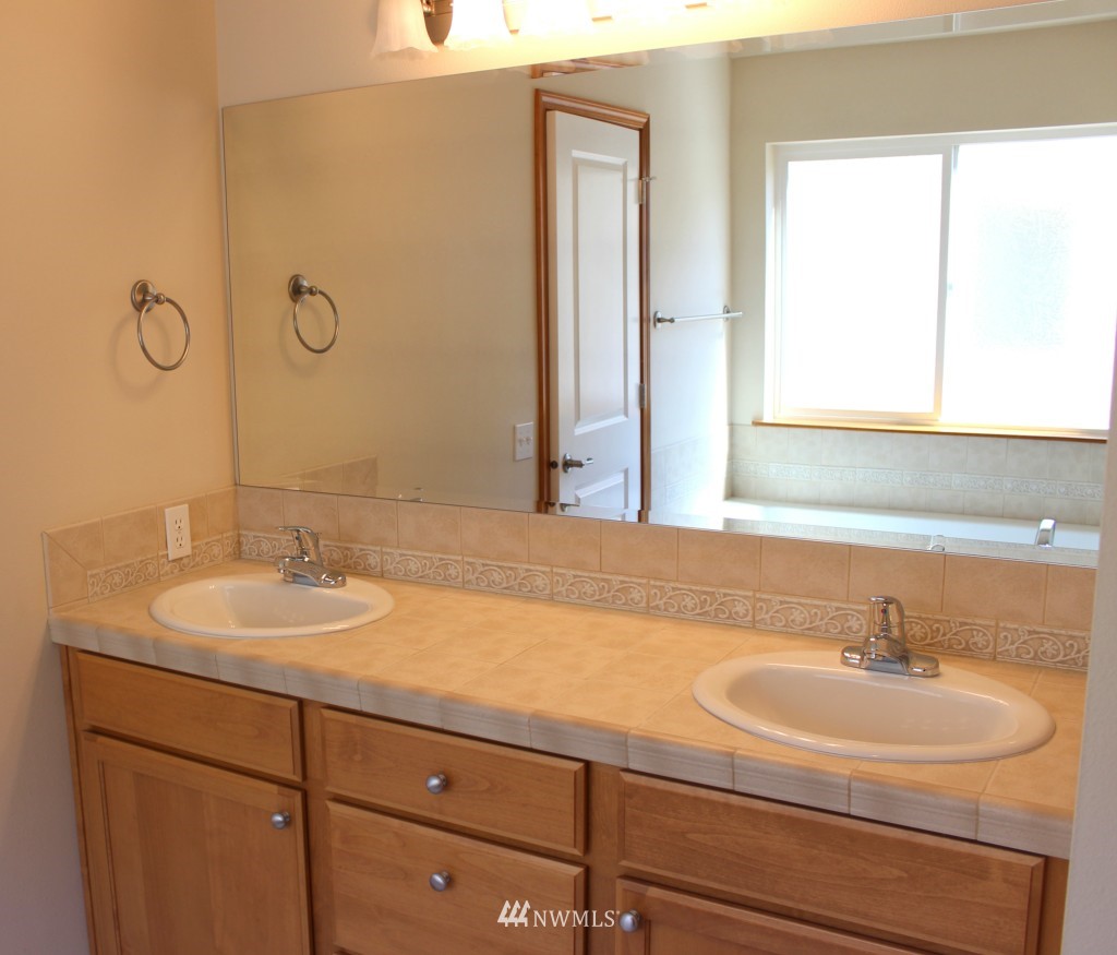 3729 160th Place Southeast Bothell, WA 98012 - Photo 14 of 19 Gallery Image 14