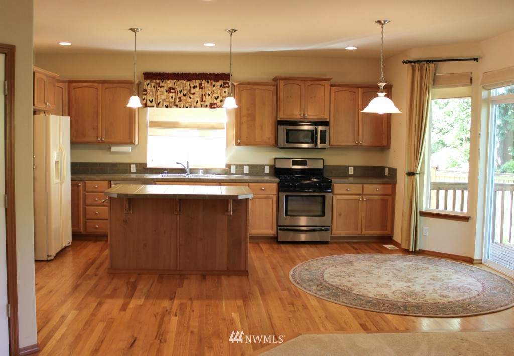 3729 160th Place Southeast Bothell, WA 98012 - Photo 6 of 19 Gallery Image 6
