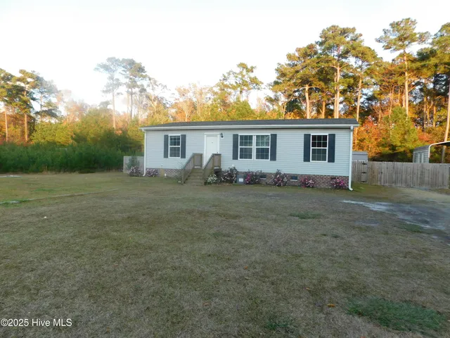 $2,200 | 1019 Harkers Island Road, Beaufort, NC 28516