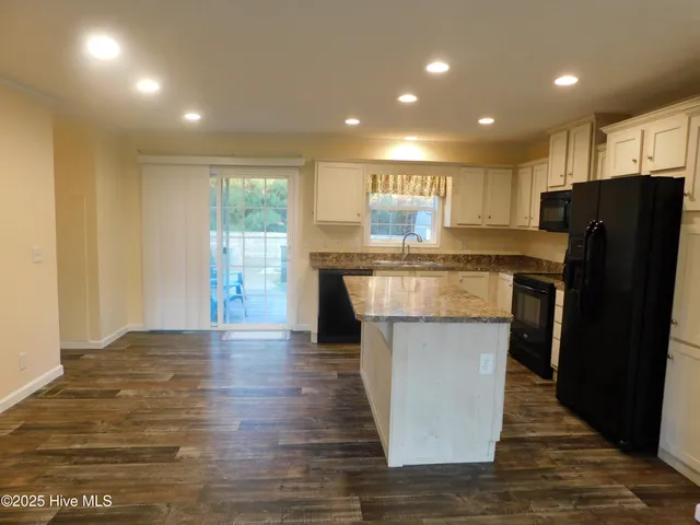 $2,200 | 1019 Harkers Island Road, Beaufort, NC 28516