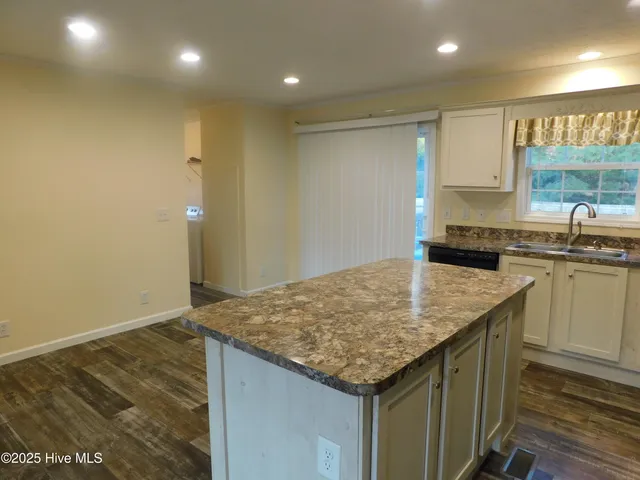 $2,200 | 1019 Harkers Island Road, Beaufort, NC 28516