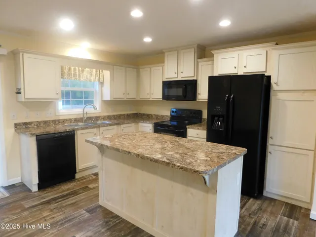 $2,200 | 1019 Harkers Island Road, Beaufort, NC 28516