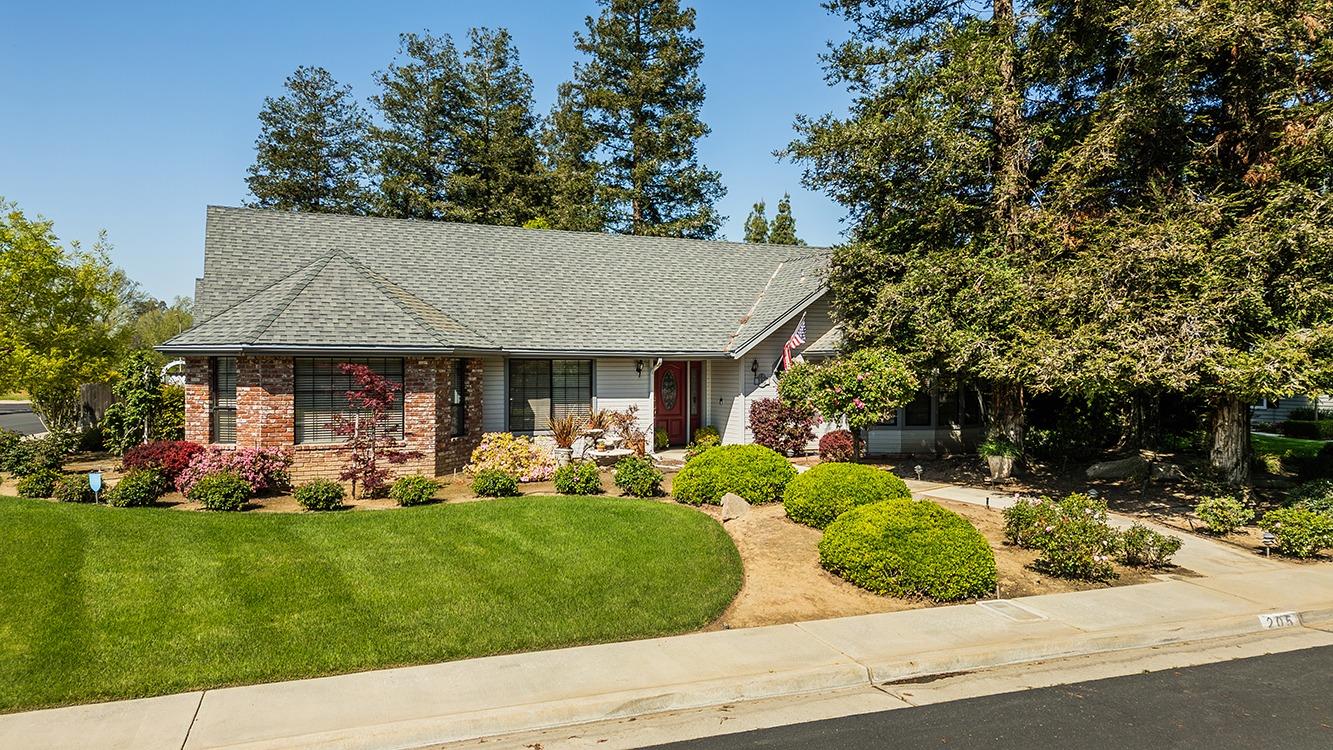 205 Fallbrook Circle Reedley, CA 93654 - Photo 1 of 40 Gallery Image 1