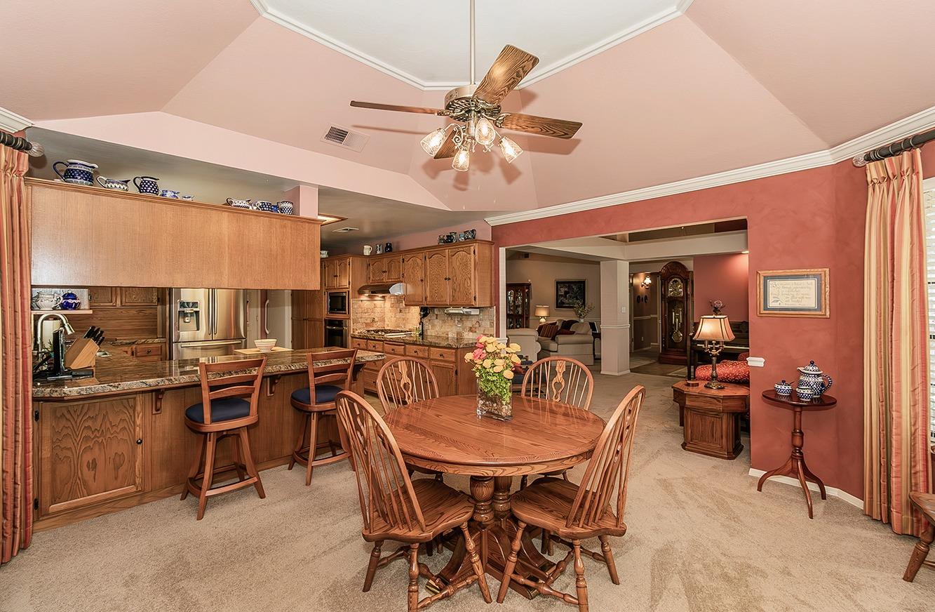 205 Fallbrook Circle Reedley, CA 93654 - Photo 12 of 40 Gallery Image 12