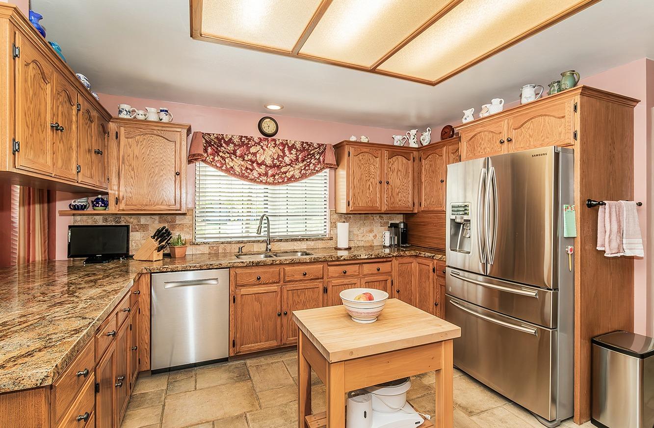 205 Fallbrook Circle Reedley, CA 93654 - Photo 14 of 40 Gallery Image 14