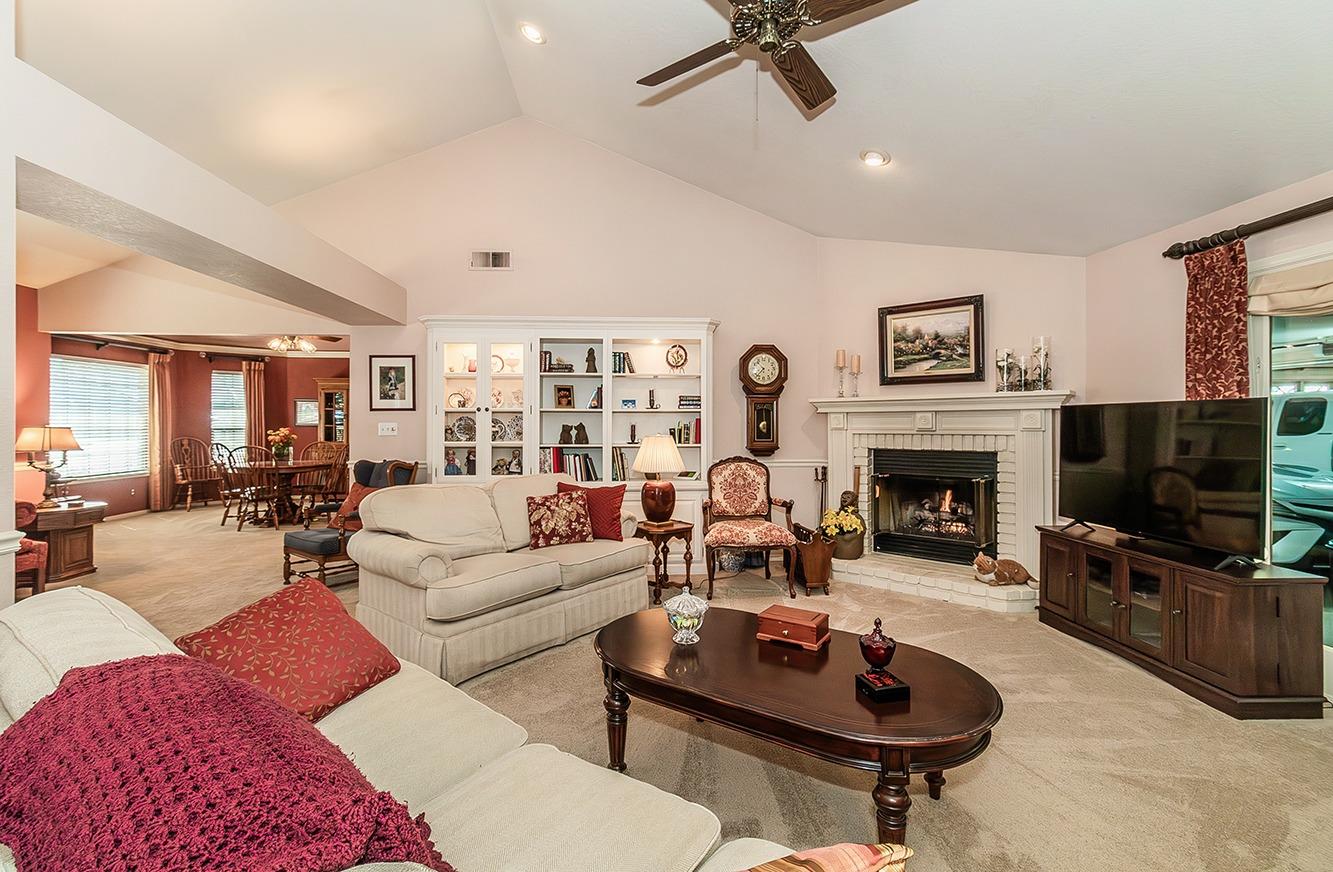 205 Fallbrook Circle Reedley, CA 93654 - Photo 6 of 40 Gallery Image 6