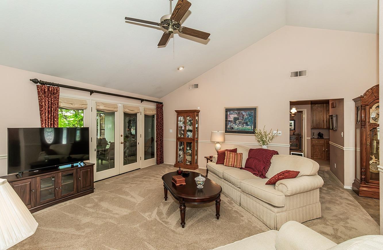 205 Fallbrook Circle Reedley, CA 93654 - Photo 9 of 40 Gallery Image 9