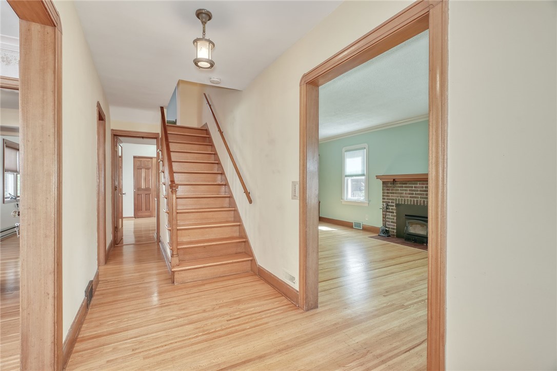 136 Hoover Road Irondequoit, NY 14617 - Photo 6 of 50 Entry