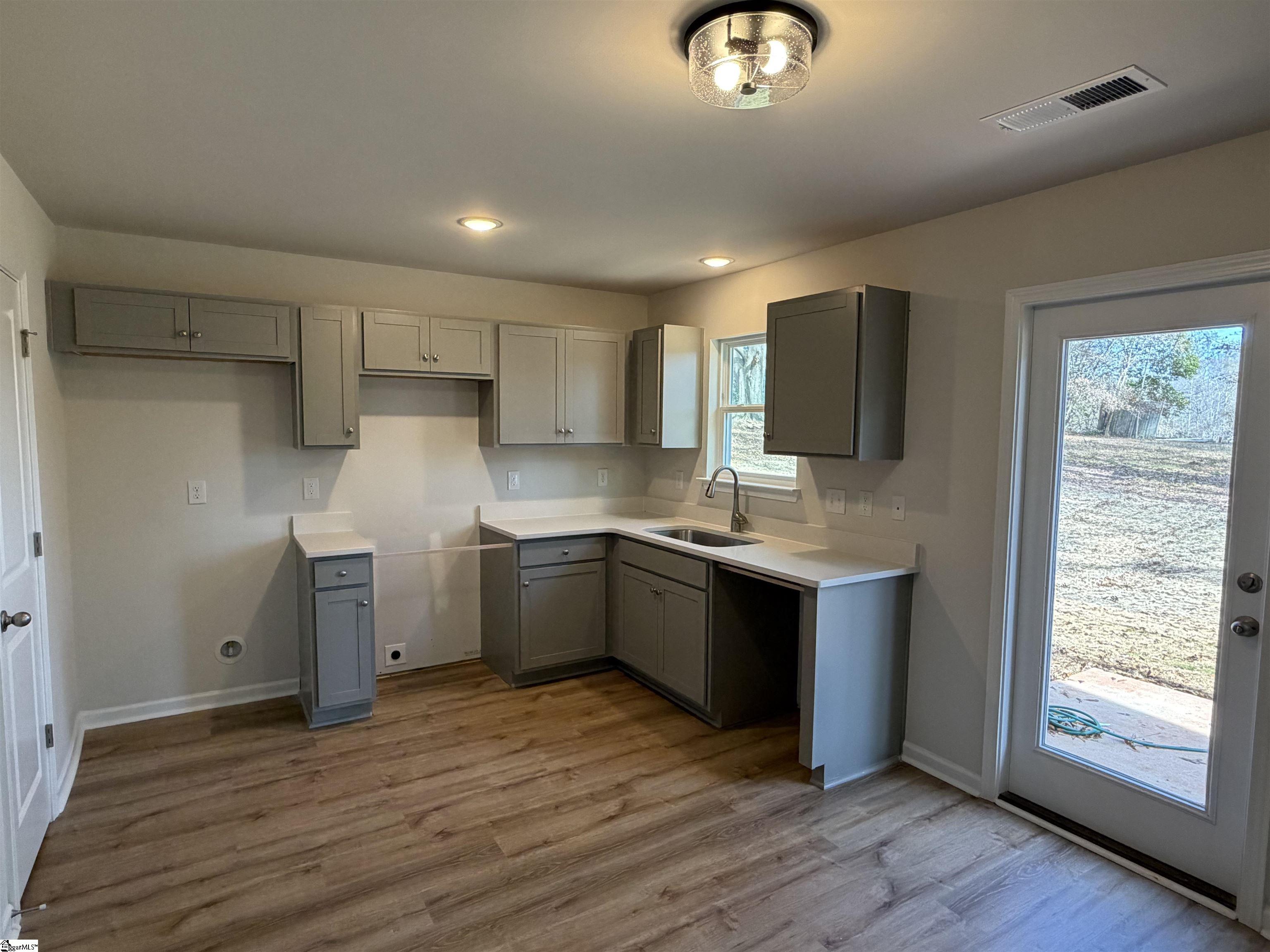 105 Riddle Street Laurens, SC 29360 - Photo 3 of 11