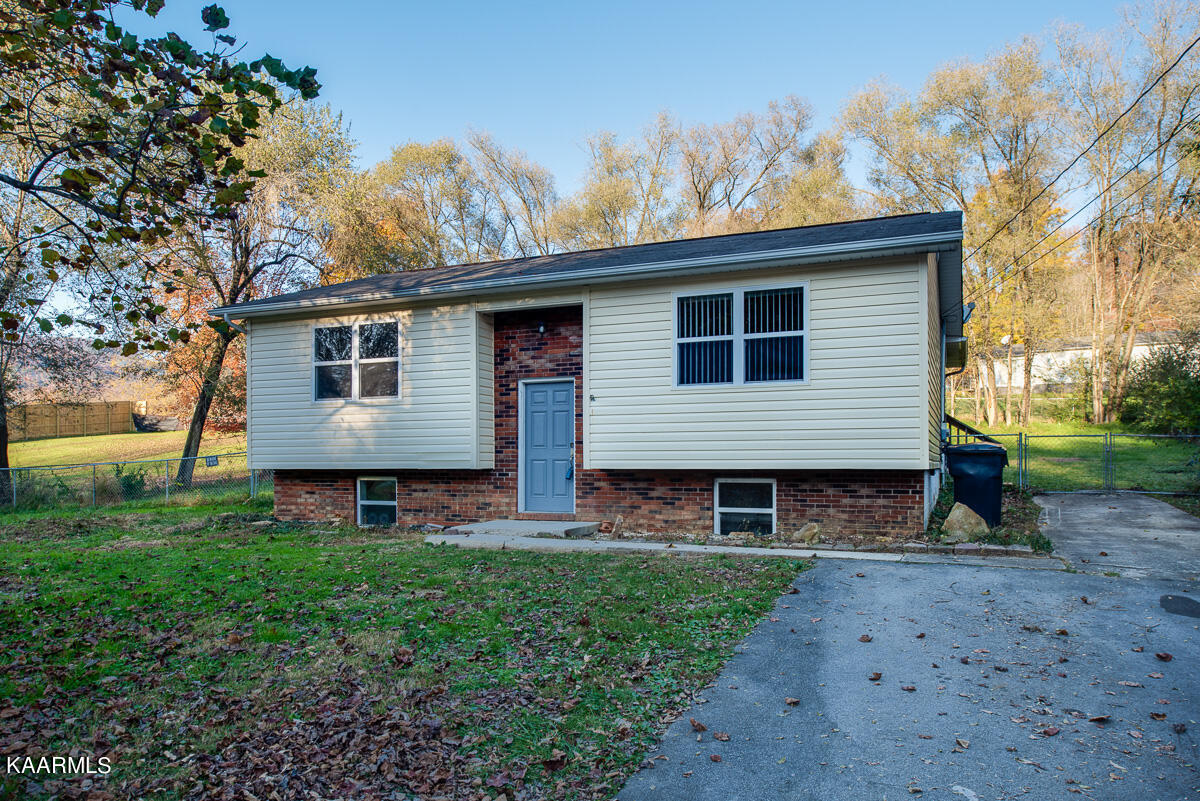 155 Pond Road Oliver Springs, TN 37840 - Photo 1 of 18 JBP_Pond155_Web-15