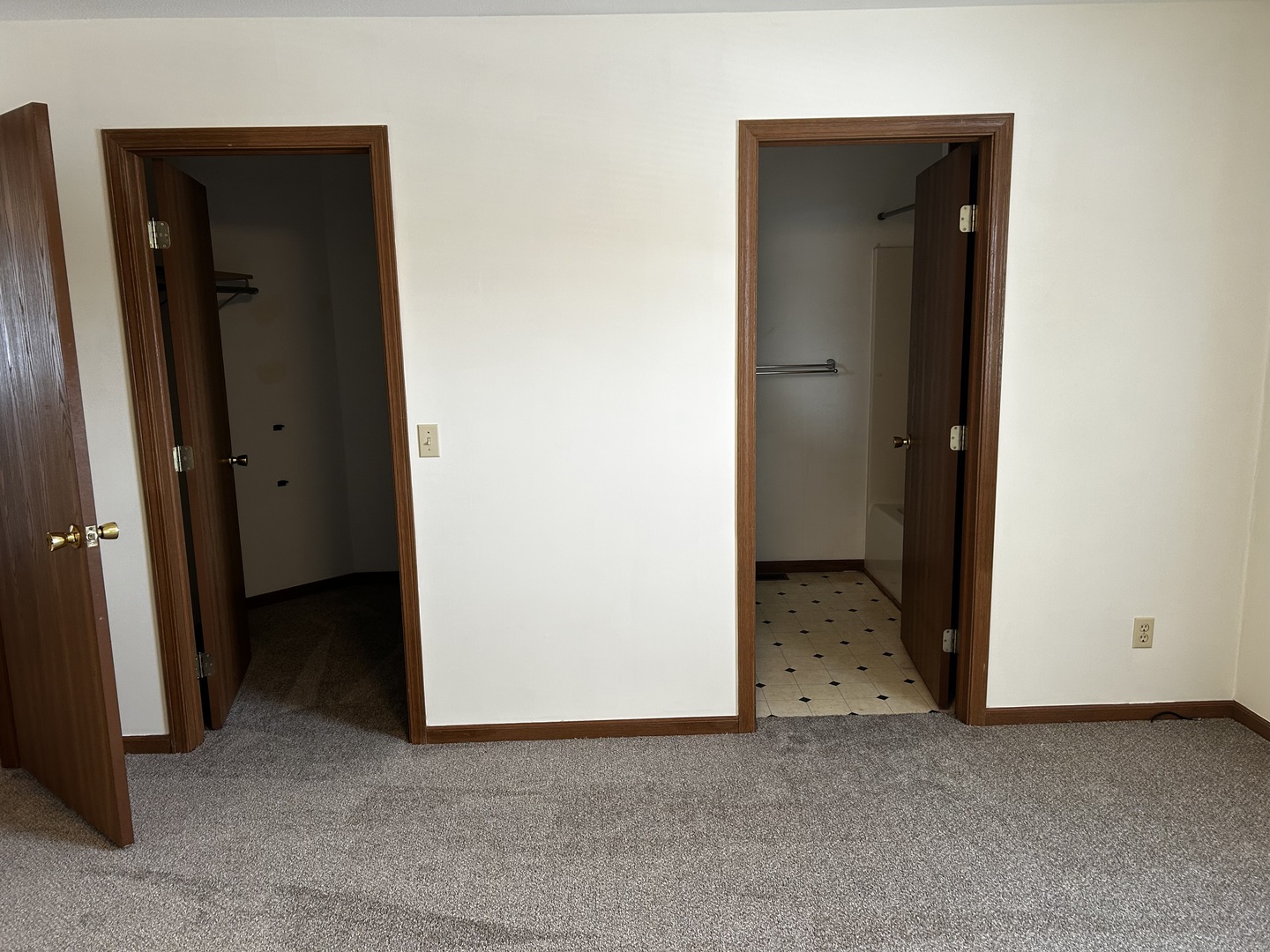 107 South Oak Street Assumption, IL 62510 - Photo 8 of 11 an empty room with closet